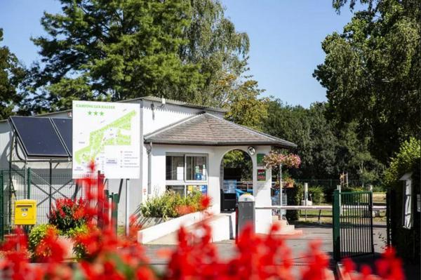 Camping Onlycamp Des Halles Decize Esterno foto