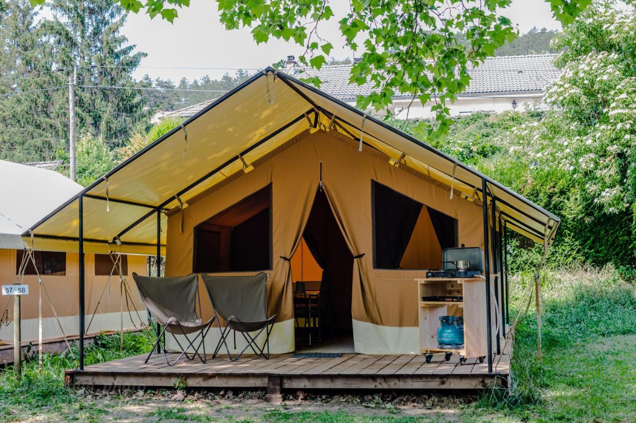 Camping Onlycamp Des Halles Decize Esterno foto