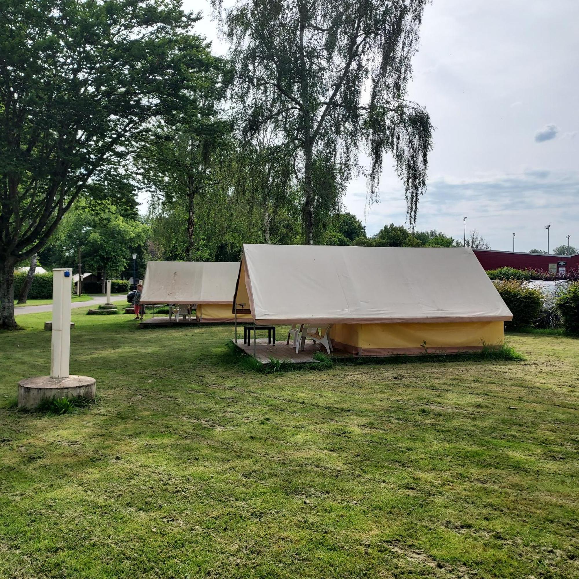 Camping Onlycamp Des Halles Decize Esterno foto